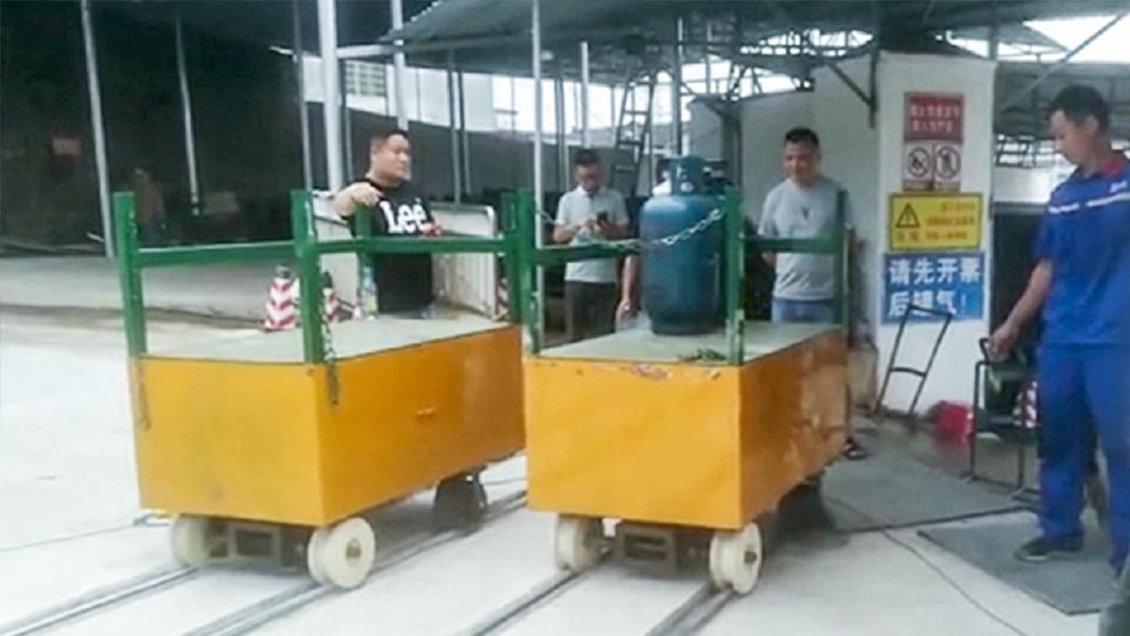 防爆電 機(jī)應(yīng)用于液化氣站軌道運(yùn)輸車案例